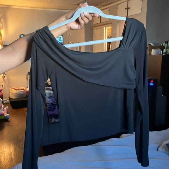 Black long sleeve off the shoulder top - Picture 1 of 10